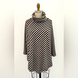 Capote Turtleneck Poncho Tan & Gray Graphic Striped Fuzzy Cozy M/L